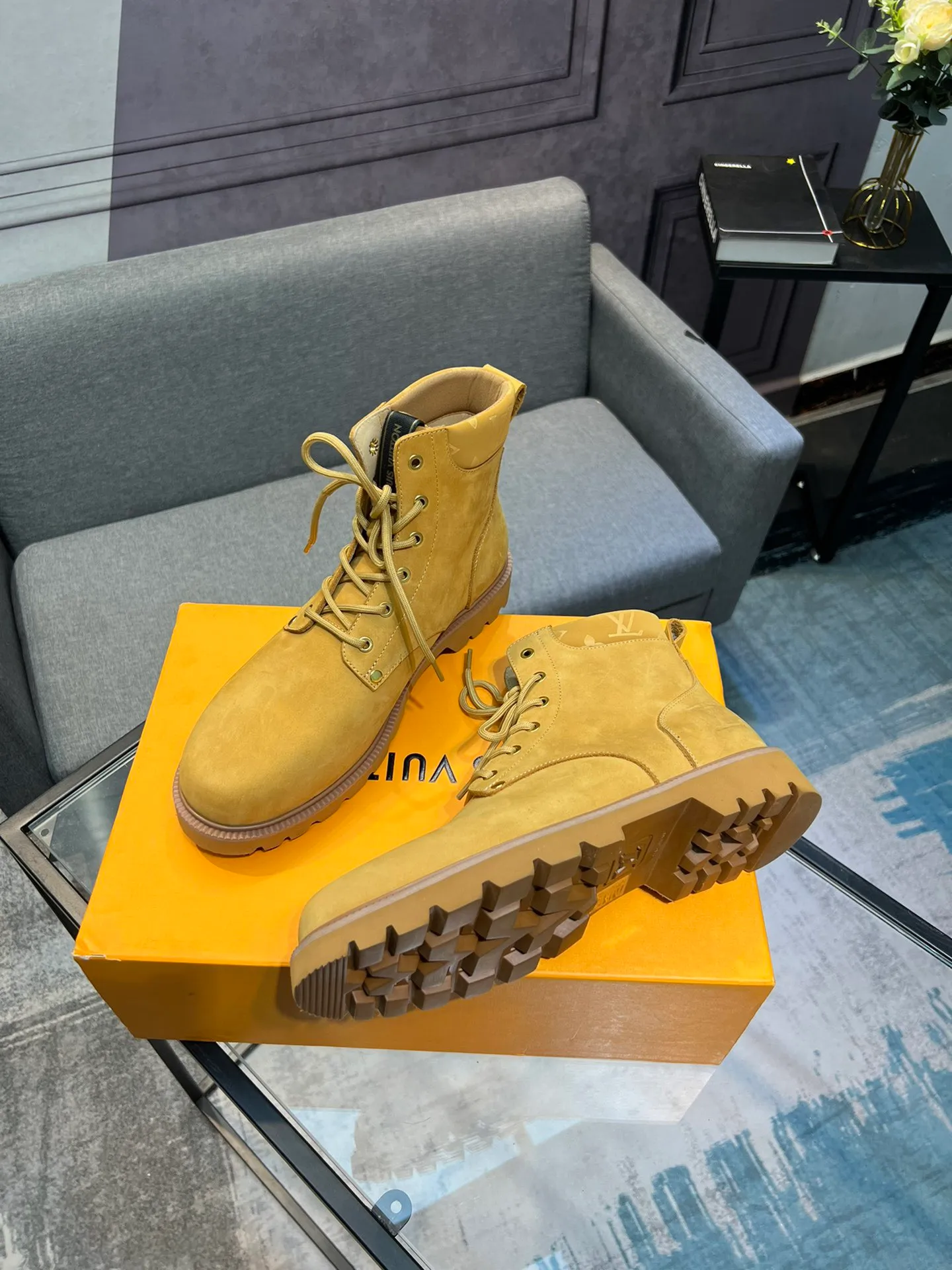 Men's shoes 💰900 L Home - the latest LV men's business casual boots, luxury and nobility are a must, all made of imported original first-layer cowhide, just to create a more comfortable wearing experience, ➕top imported water-dyed full cow lining, original high wear-resistant outsole! 👏👏 Size: Male 39-44; (38 45 46 customized)